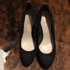 Guess pumps